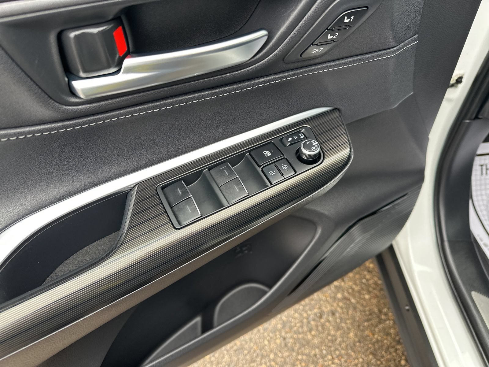 Used 2023 Toyota Venza XLE AWD/4WD image 19