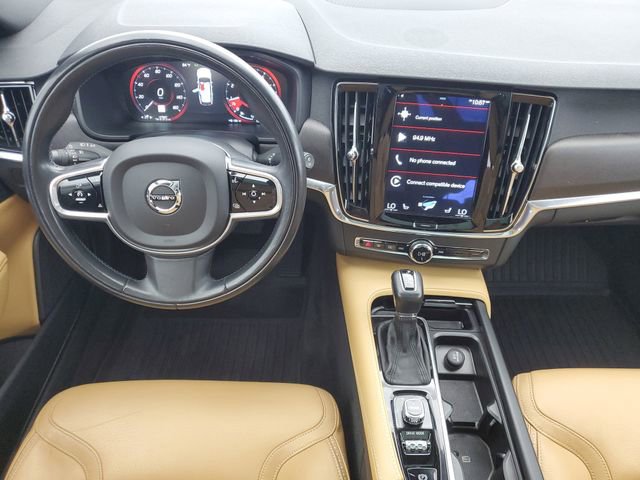 Used 2017 Volvo V90 T6 Cross Country image 17