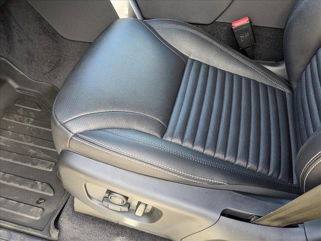 New 2024 Land Rover Discovery Dynamic SE image 3