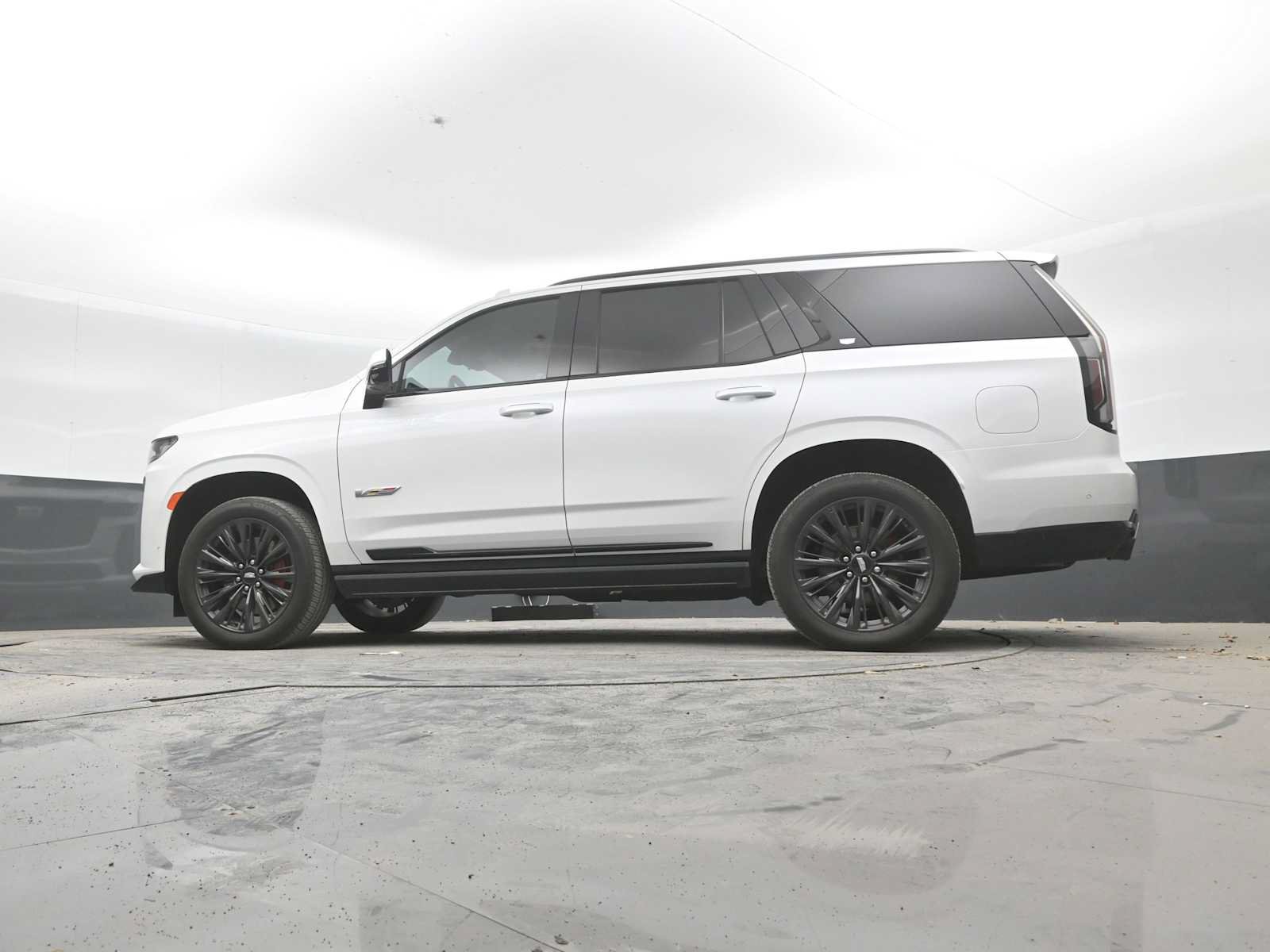 Used 2024 Cadillac Escalade V w/ LPO, ONYX Package AWD/4WD image 23