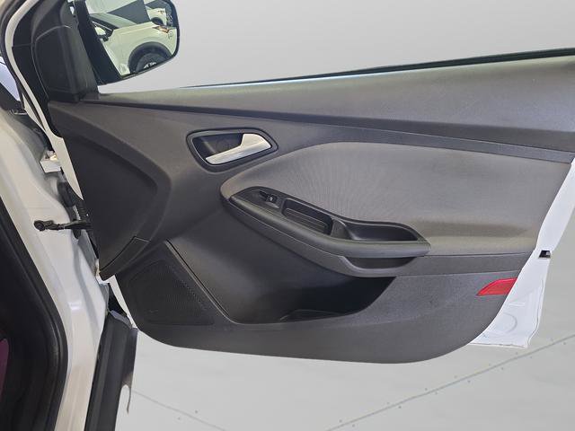 Used 2014 Ford Focus SE w/ SE Winter Package FWD image 35