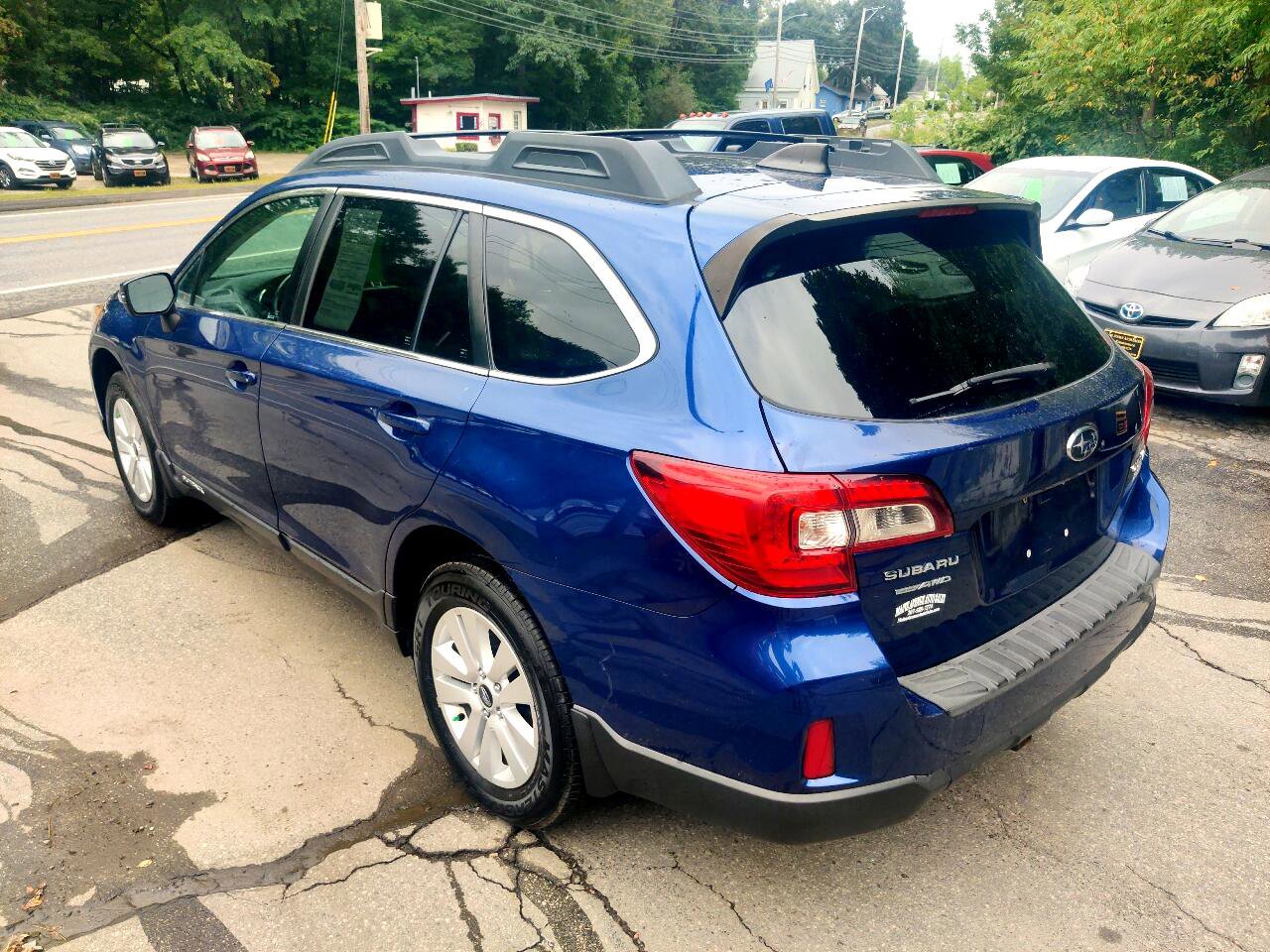 Used 2017 Subaru Outback 2.5i Premium image 4