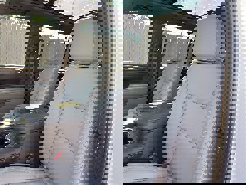 Used 2023 Chevrolet Suburban Z71 image 22