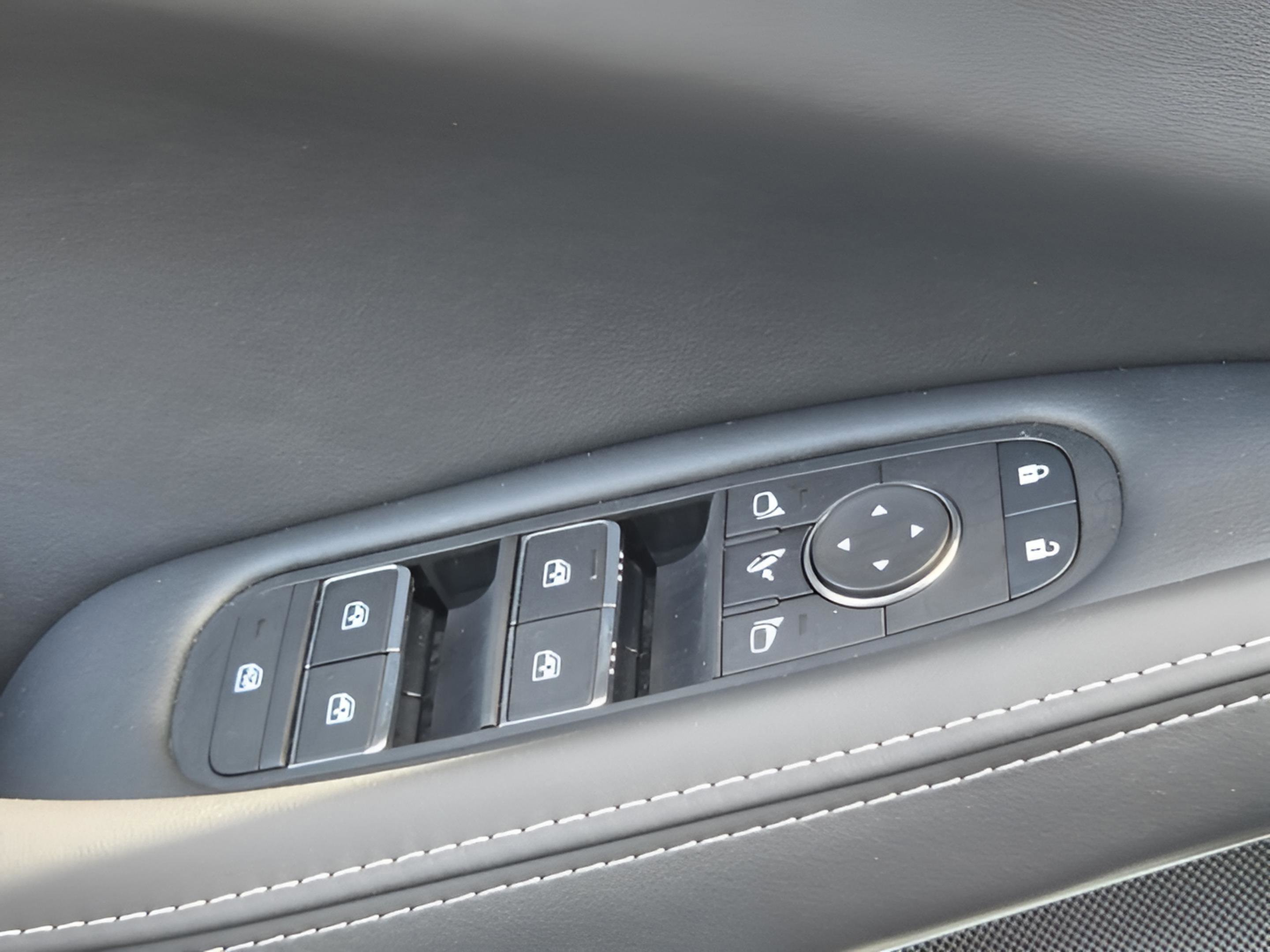 Used 2026 INFINITI QX60 Autograph w/ Dark Cargo Package image 13