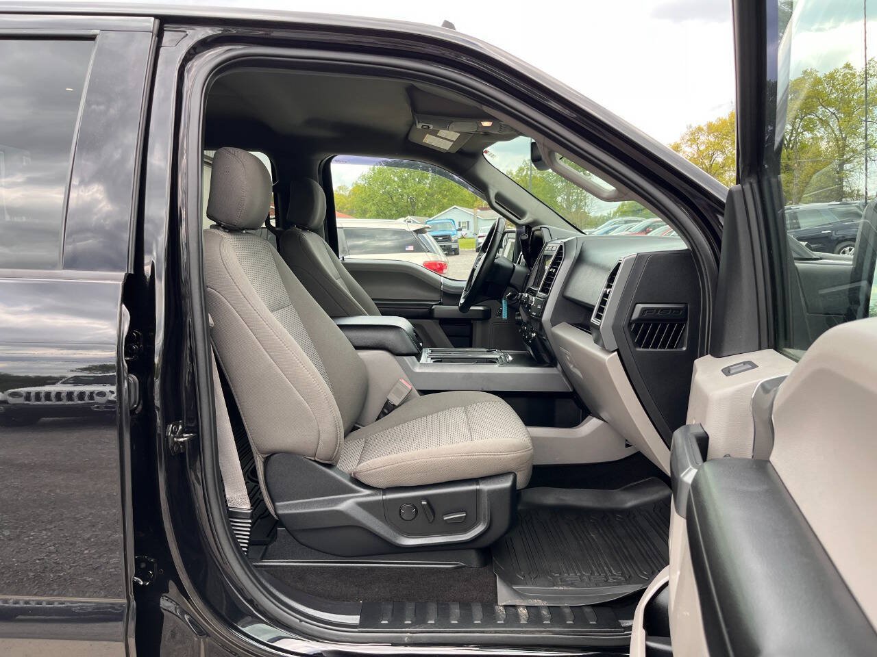 Used 2019 Ford F150 XLT w/ Equipment Group 302A Luxury AWD/4WD image 10