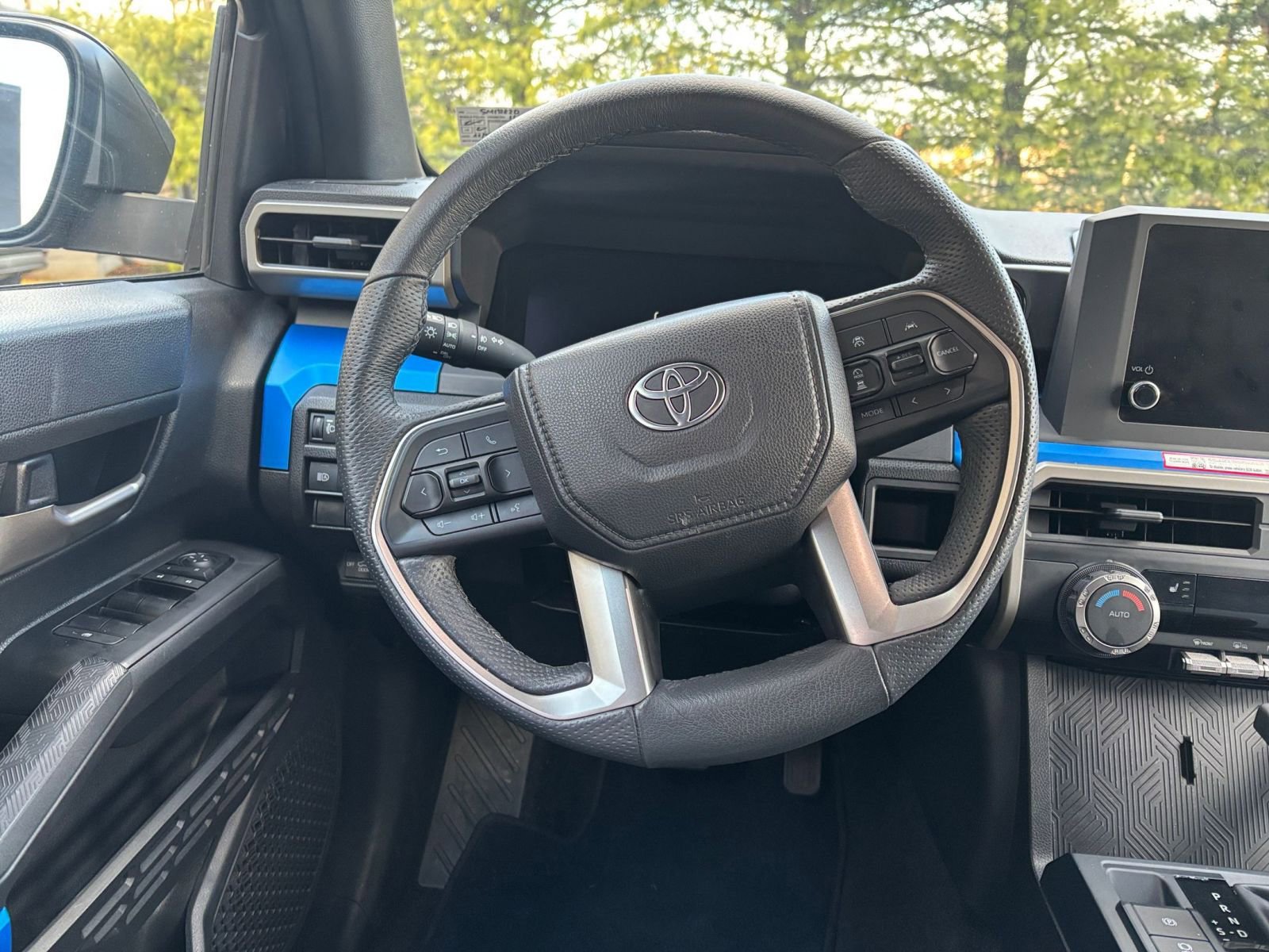 Used 2025 Toyota Tacoma SR image 27