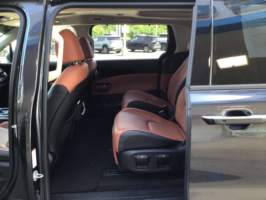 Used 2023 Kia Carnival SX Prestige FWD image 32