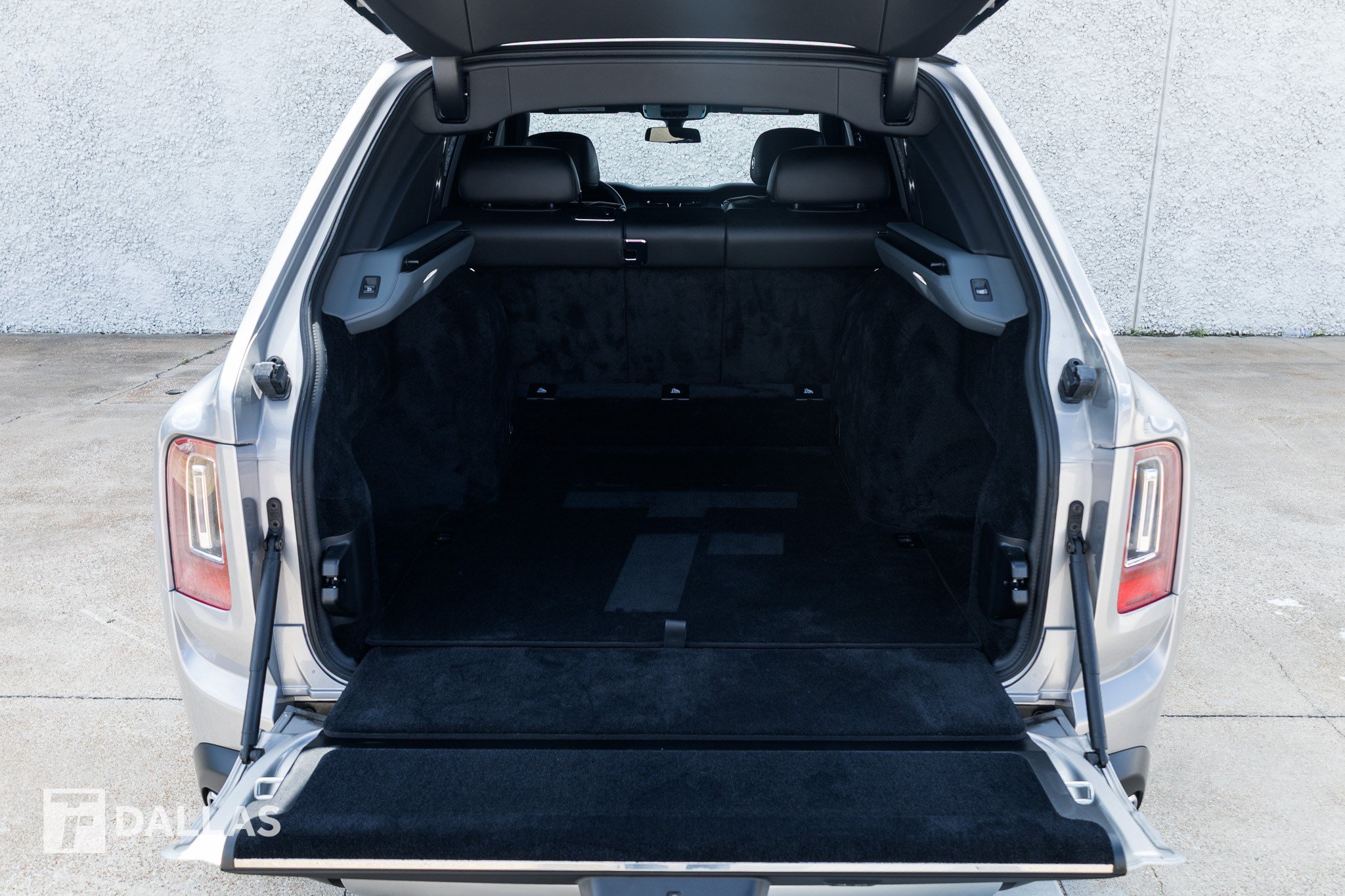 Used 2020 Rolls-Royce Cullinan AWD/4WD image 34