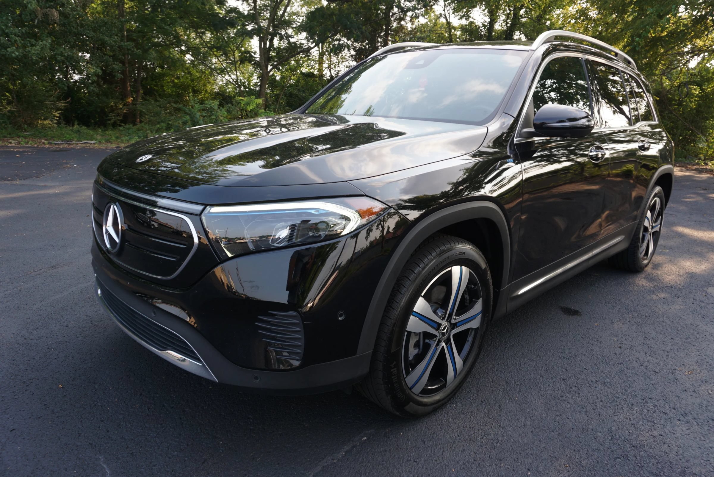 Used 2022 Mercedes-Benz EQB 350 4MATIC w/ Pinnacle Package image 4