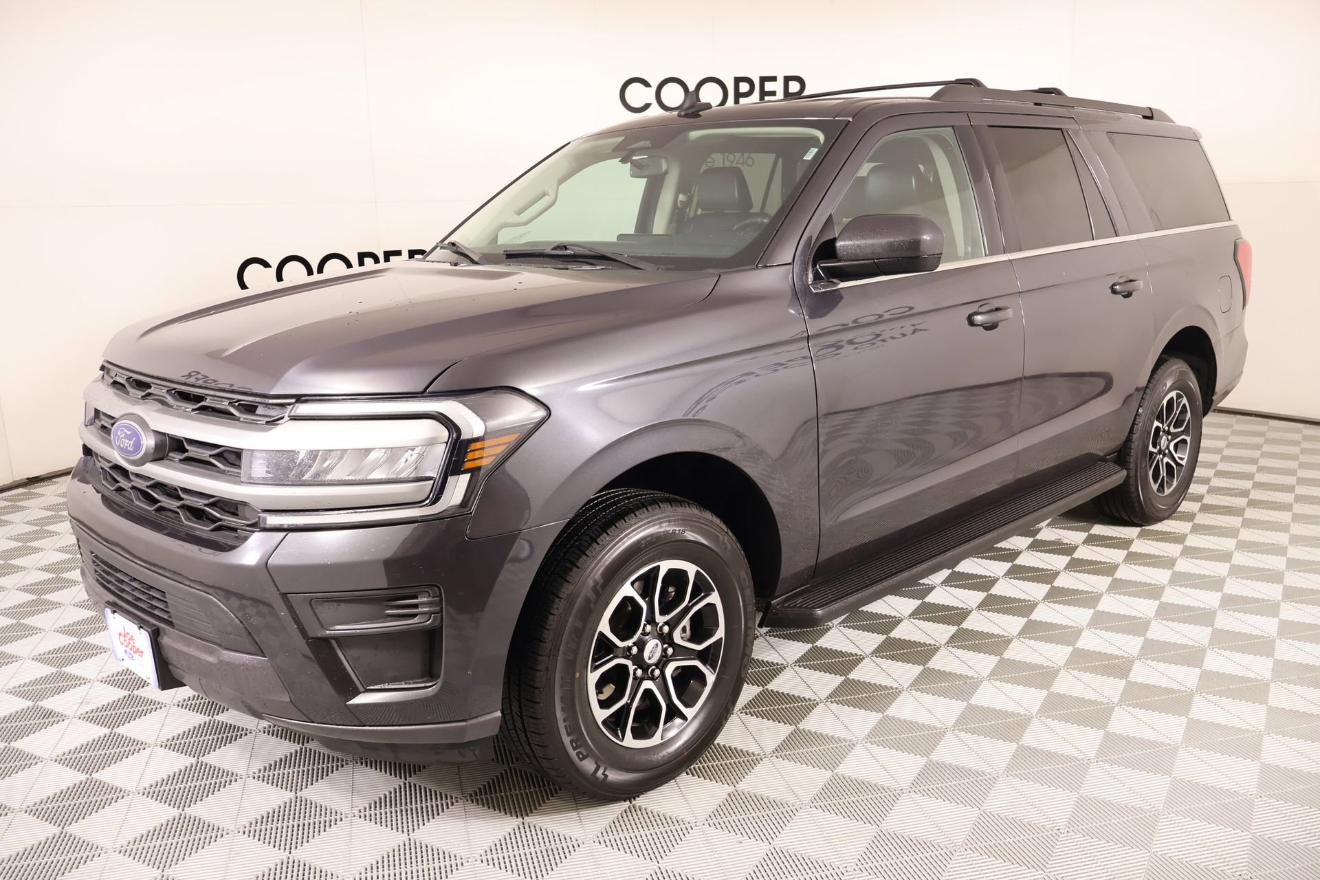 Used 2024 Ford Expedition Max XLT image 11