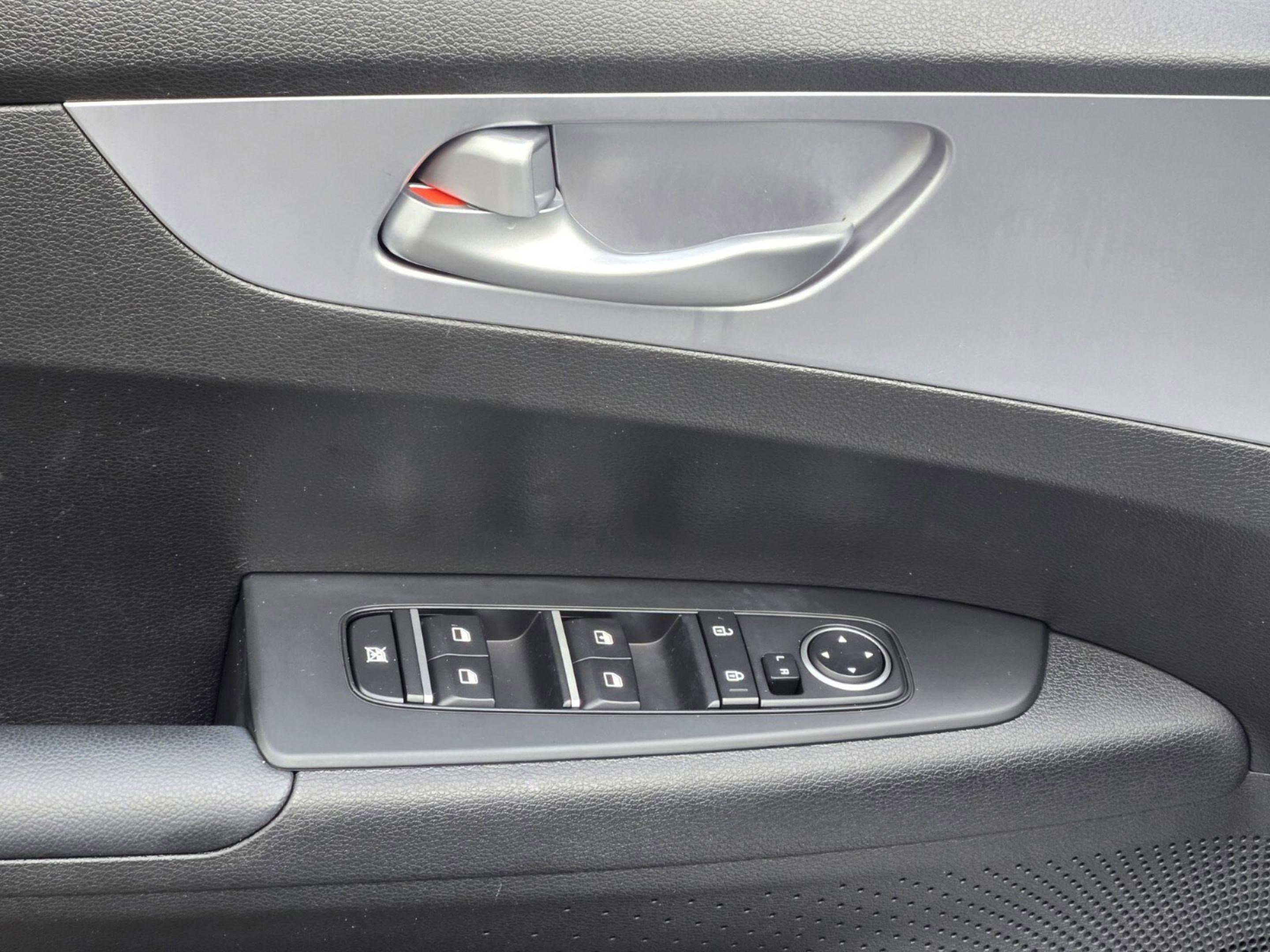 Used 2023 Kia Forte LXS w/ LXS Technology Package image 17