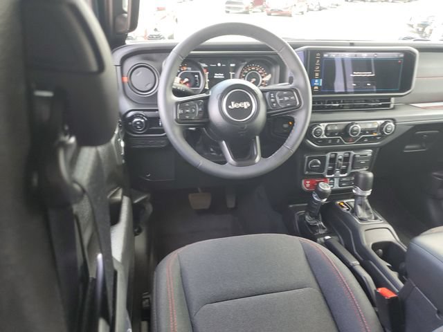 Used 2025 Jeep Gladiator Rubicon w/ Convenience Group AWD/4WD image 11
