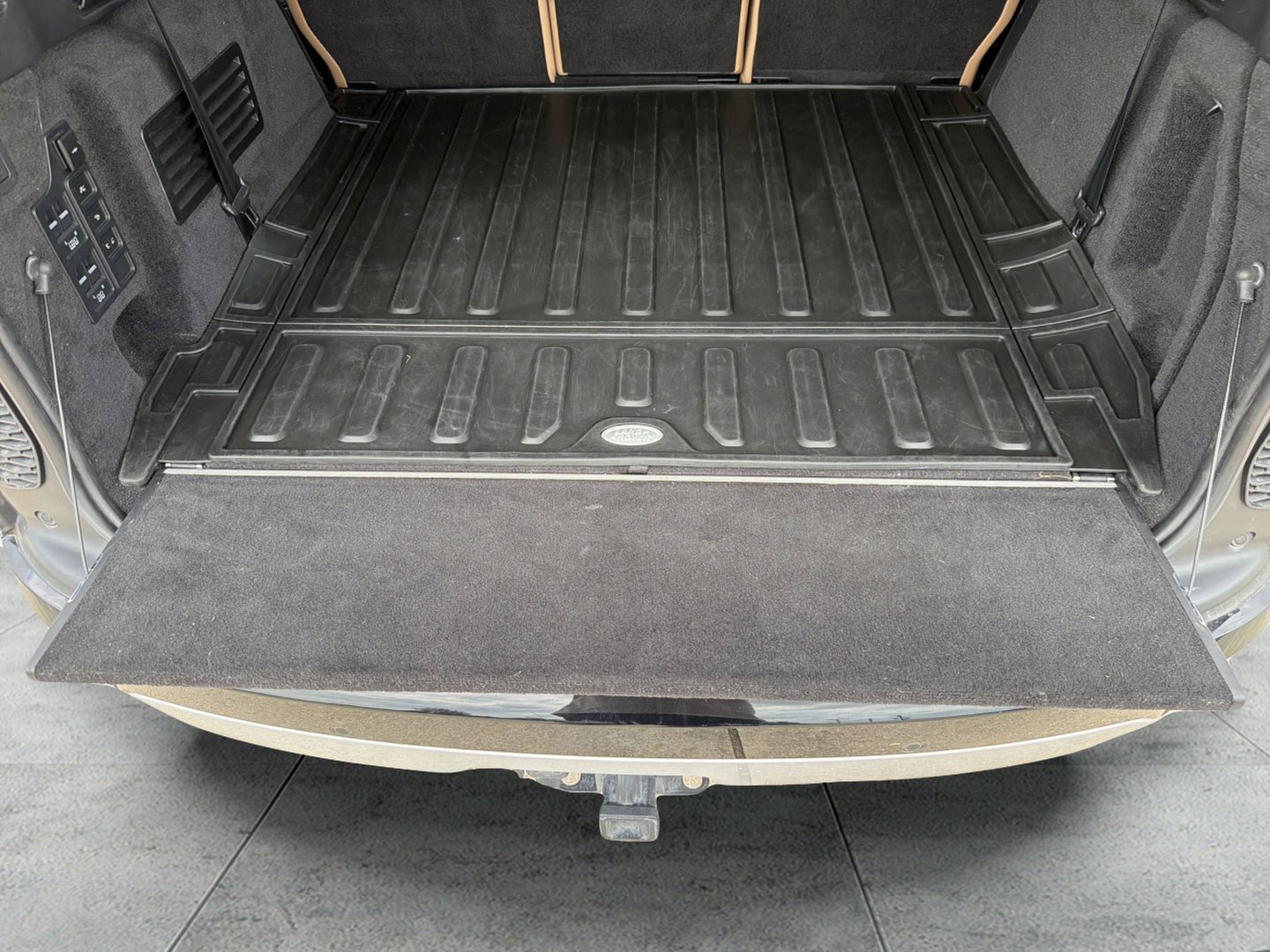 Used 2023 Land Rover Discovery Metropolitan Edition AWD/4WD image 47
