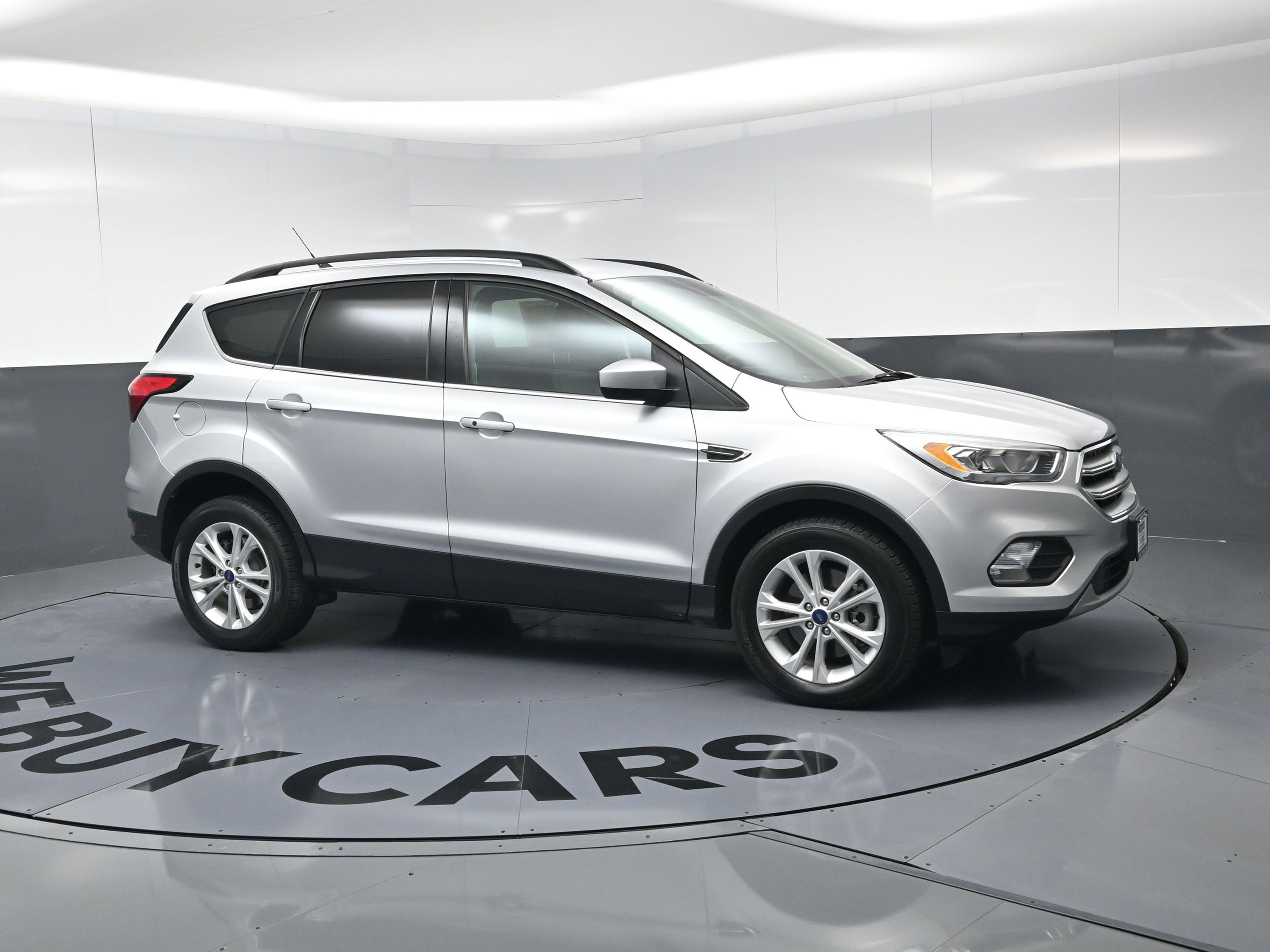 Used 2019 Ford Escape SEL image 2