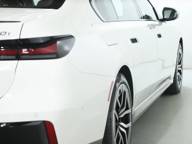 Used 2026 BMW 740i xDrive AWD/4WD image 8