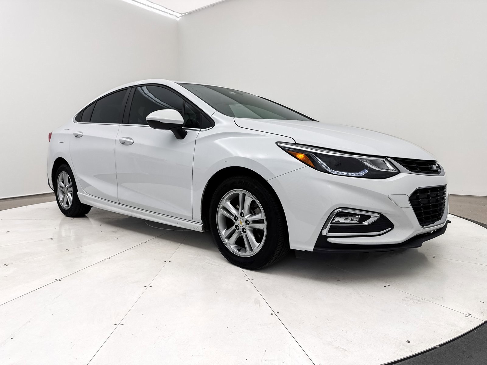 Used 2018 Chevrolet Cruze LT w/ RS Package image 10