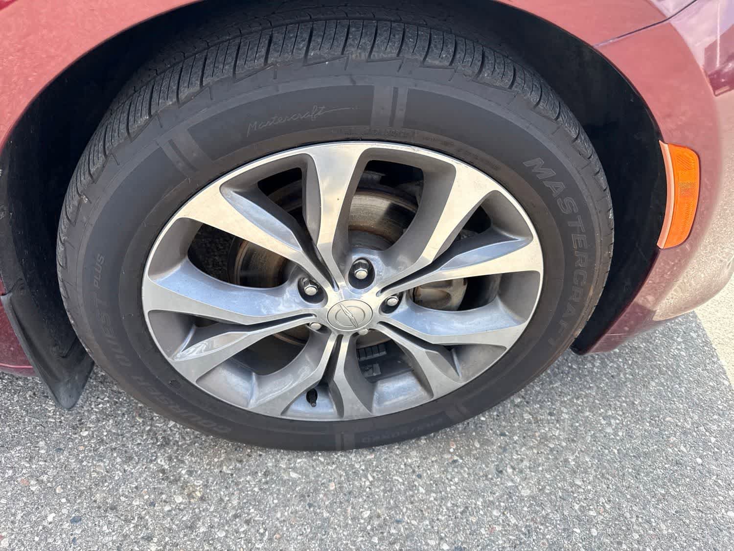 Used 2018 Chrysler Pacifica Limited w/ Tire & Wheel Group FWD image 11