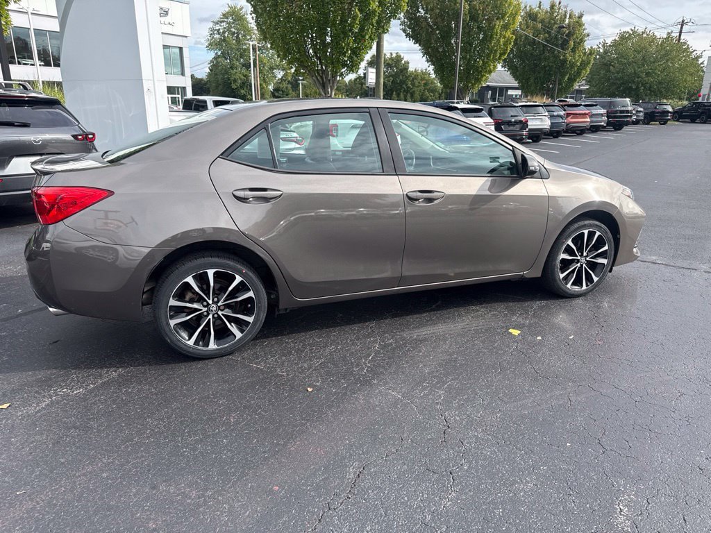 Certified 2017 Toyota Corolla SE w/ SE Premium Package FWD image 10