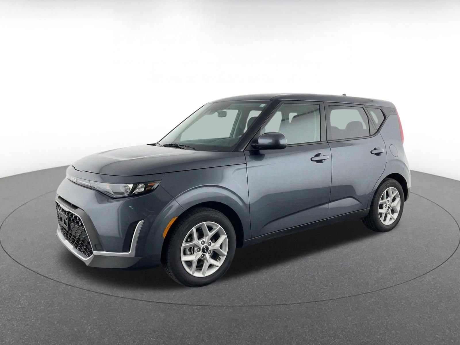 Used 2025 Kia Soul LX w/ LX Technology Package FWD image 3