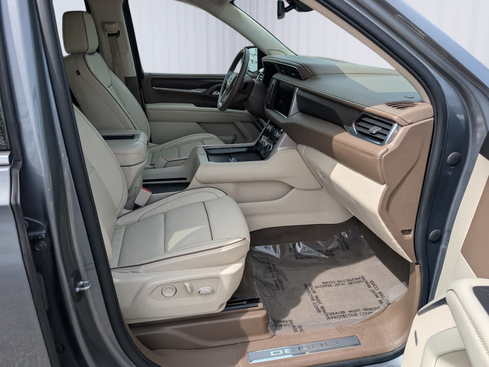 Used 2022 GMC Yukon XL Denali w/ Max Trailering Package AWD/4WD image 9