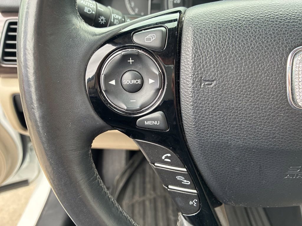 Used 2017 Honda Accord Touring image 14