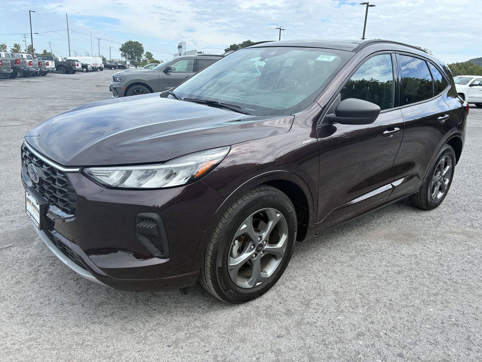 Used 2023 Ford Escape ST-Line w/ Tech Pack #1 AWD/4WD image 3