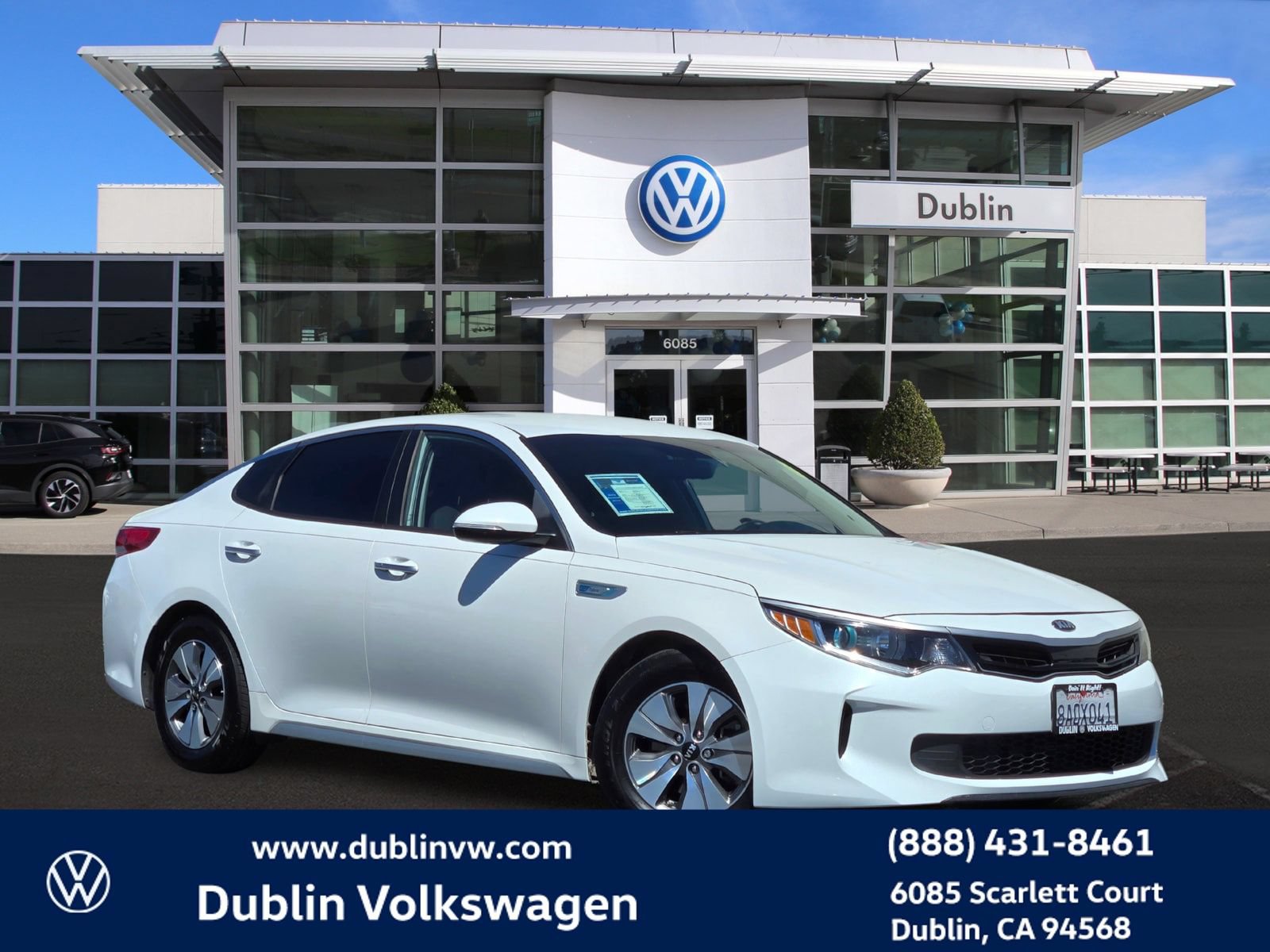 Used 2017 Kia Optima Premium FWD image 1