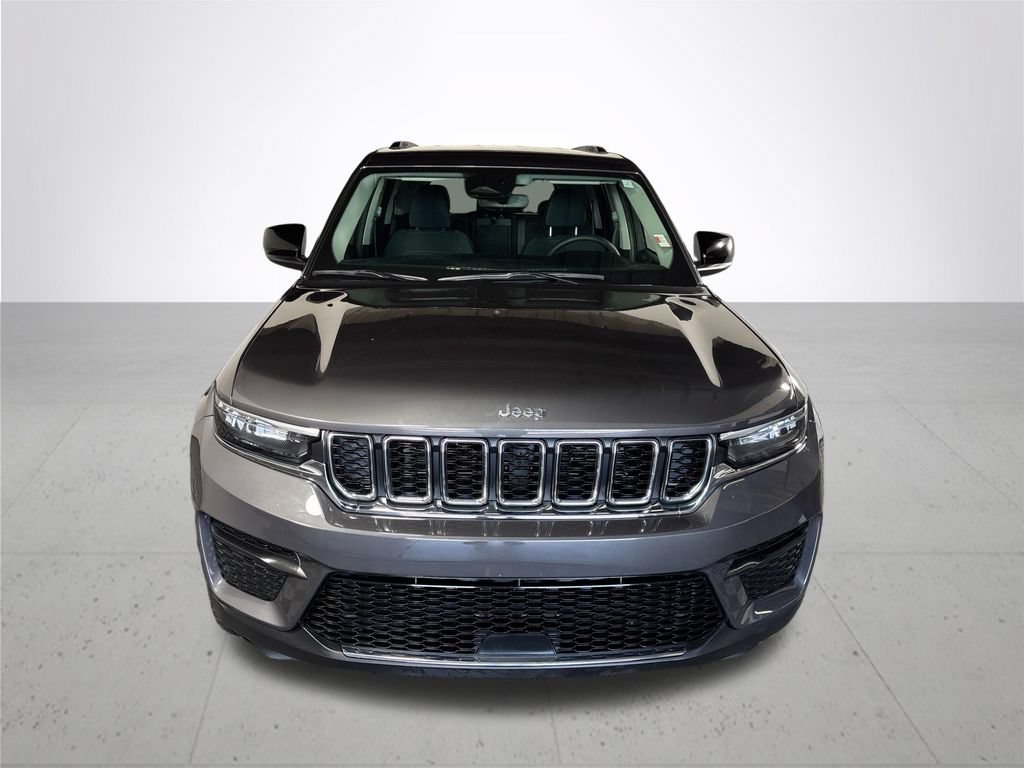 Used 2023 Jeep Grand Cherokee Laredo w/ Luxury Tech Group I AWD/4WD image 3