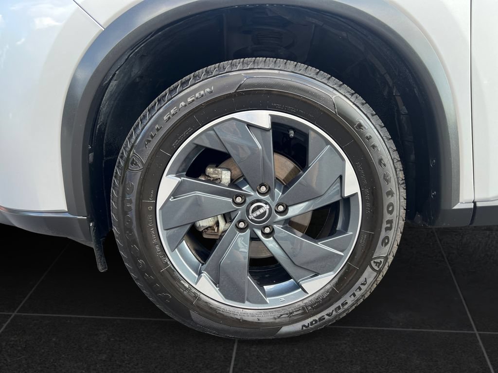 Used 2024 Nissan Rogue SV AWD/4WD image 9