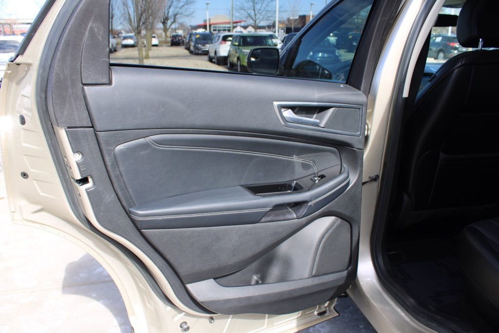 Used 2018 Ford Edge Titanium image 27
