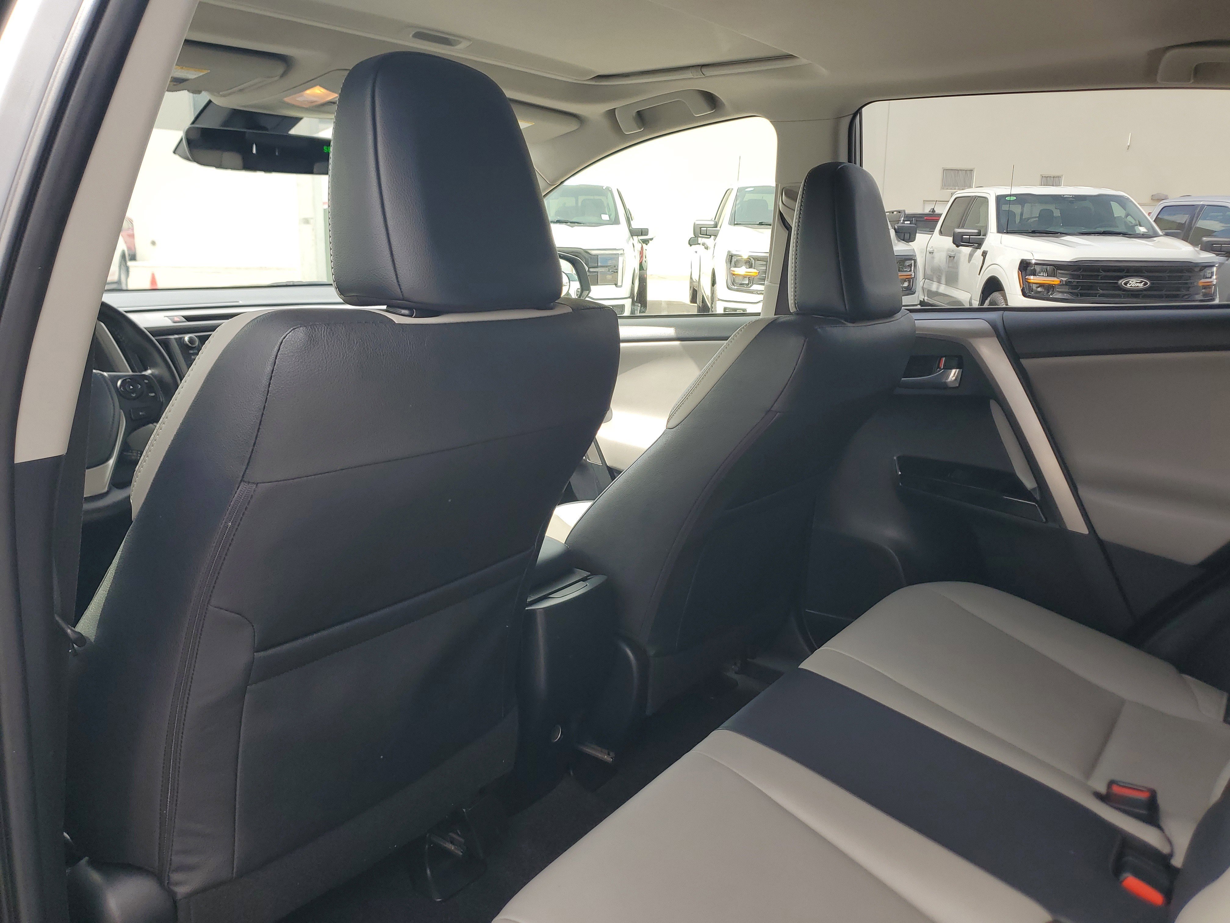 Used 2018 Toyota RAV4 Limited image 15