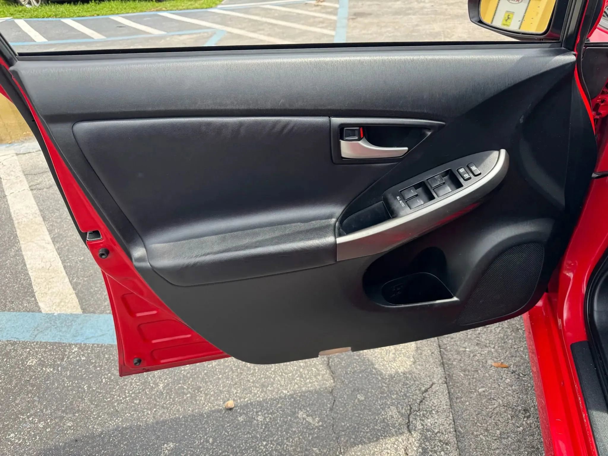 Used 2015 Toyota Prius Five image 31