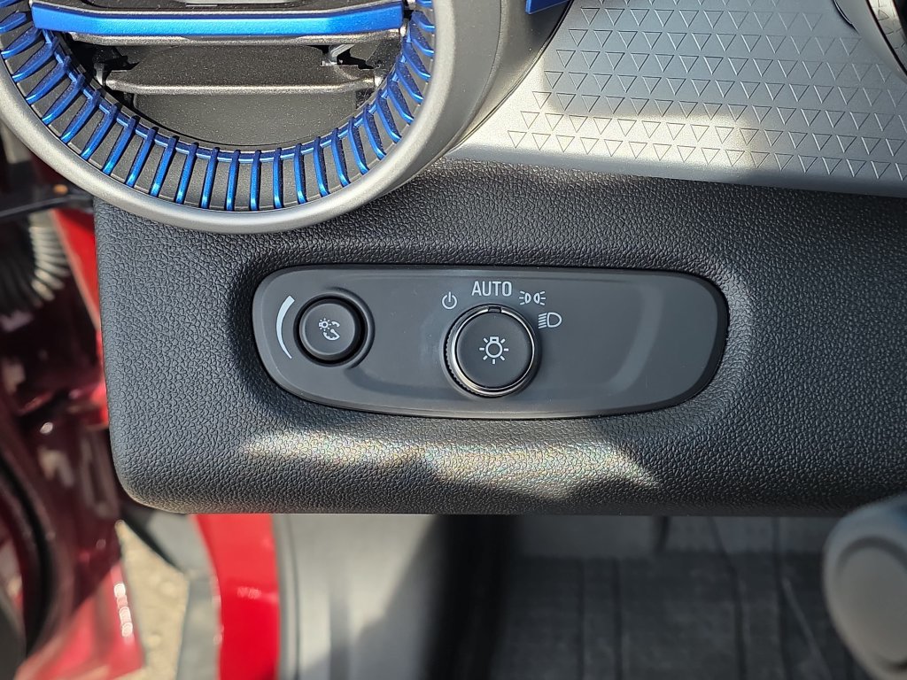 Used 2024 Chevrolet Trax LS w/ LS Convenience Package FWD image 28