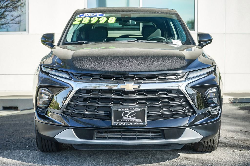 Used 2025 Chevrolet Blazer LT image 2