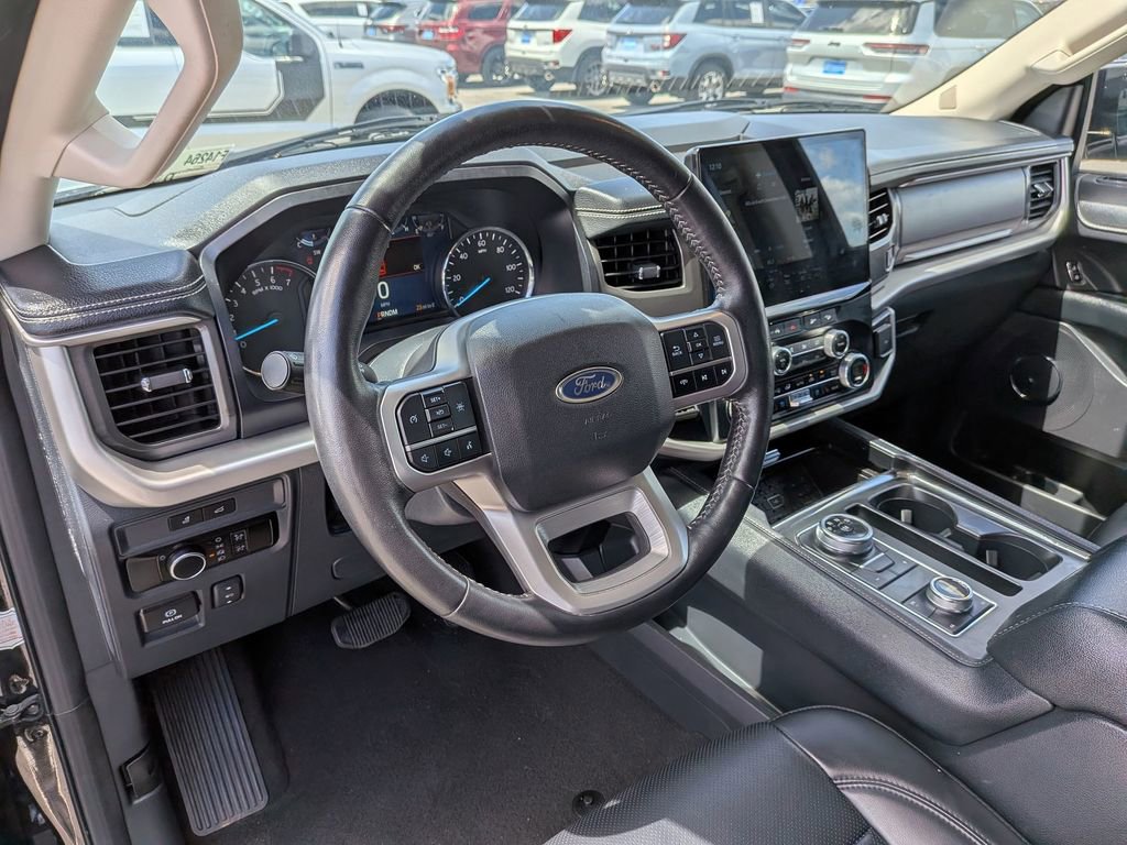 Used 2024 Ford Expedition XLT AWD/4WD image 32