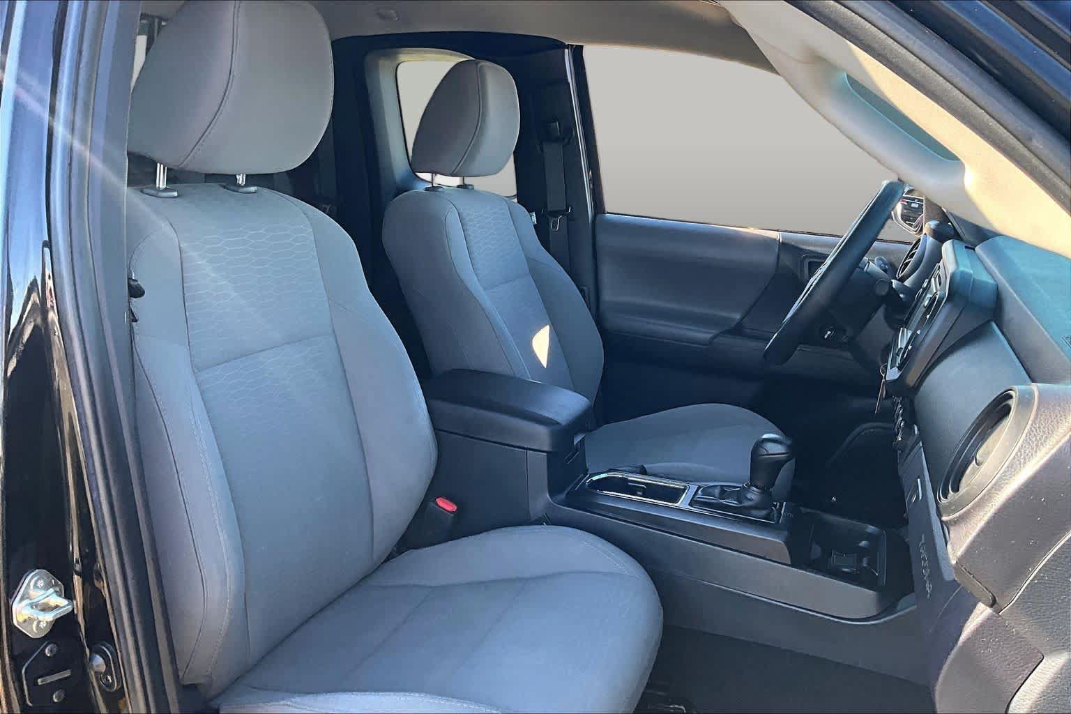 Used 2018 Toyota Tacoma SR AWD/4WD image 8