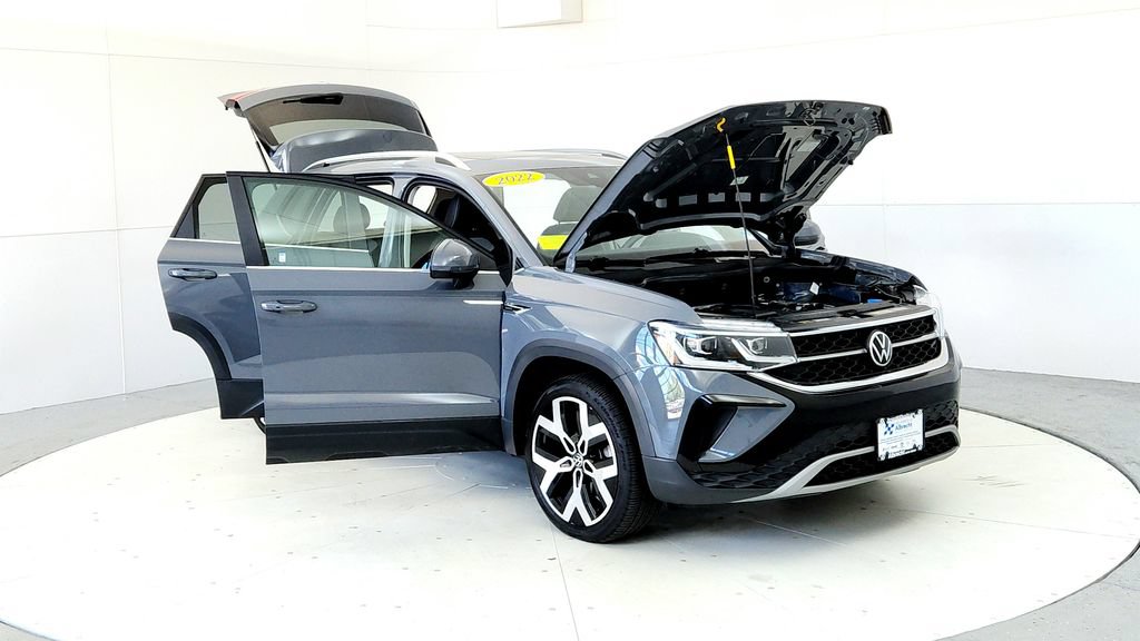 Used 2022 Volkswagen Taos SEL w/ Panoramic Sunroof Package AWD/4WD image 12
