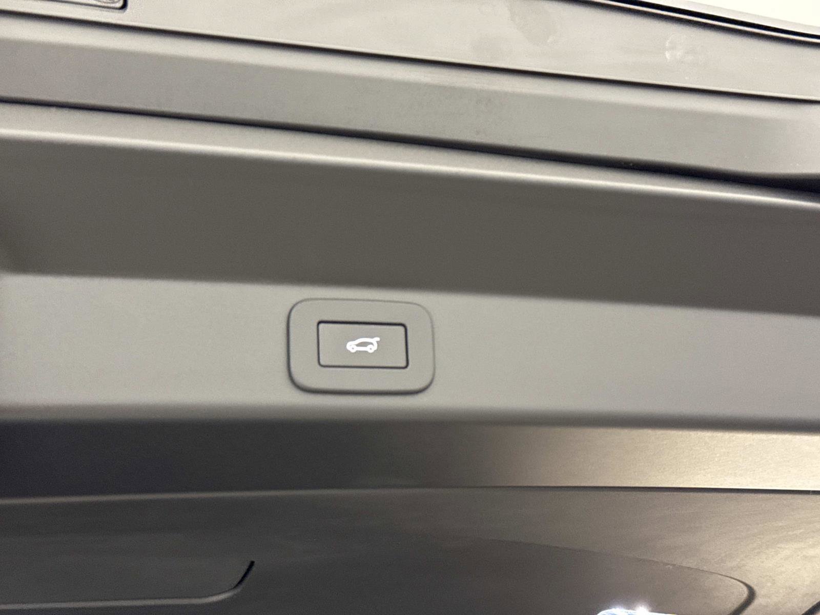 New 2026 Land Rover Range Rover Sport Dynamic SE AWD/4WD image 12