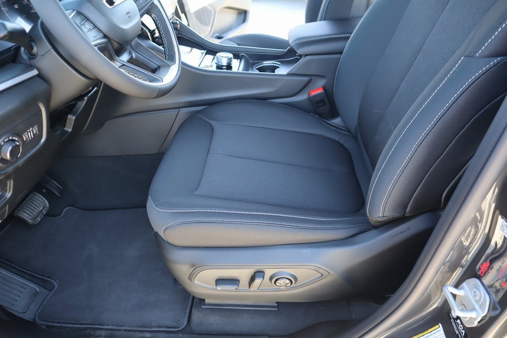 New 2025 Jeep Grand Cherokee L Laredo w/ Luxury Tech Group I image 11