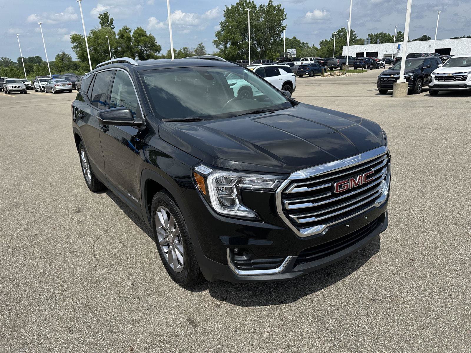 Used 2024 GMC Terrain SLT AWD/4WD image 11