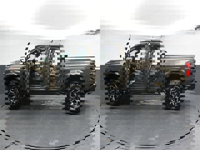 Used 2025 Chevrolet Colorado ZR2 w/ Technology Package image 35