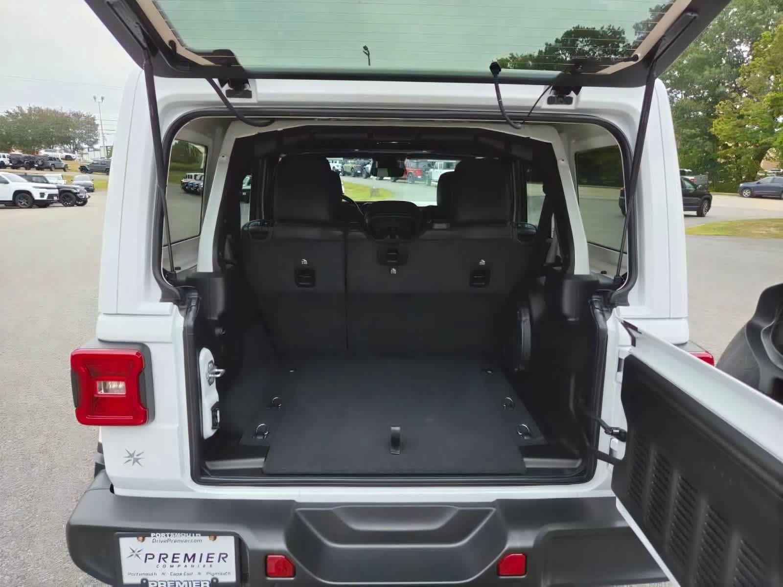 New 2027 Jeep Wrangler Unlimited Sahara AWD/4WD image 10