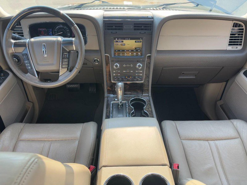 Used 2016 Lincoln Navigator Select image 14
