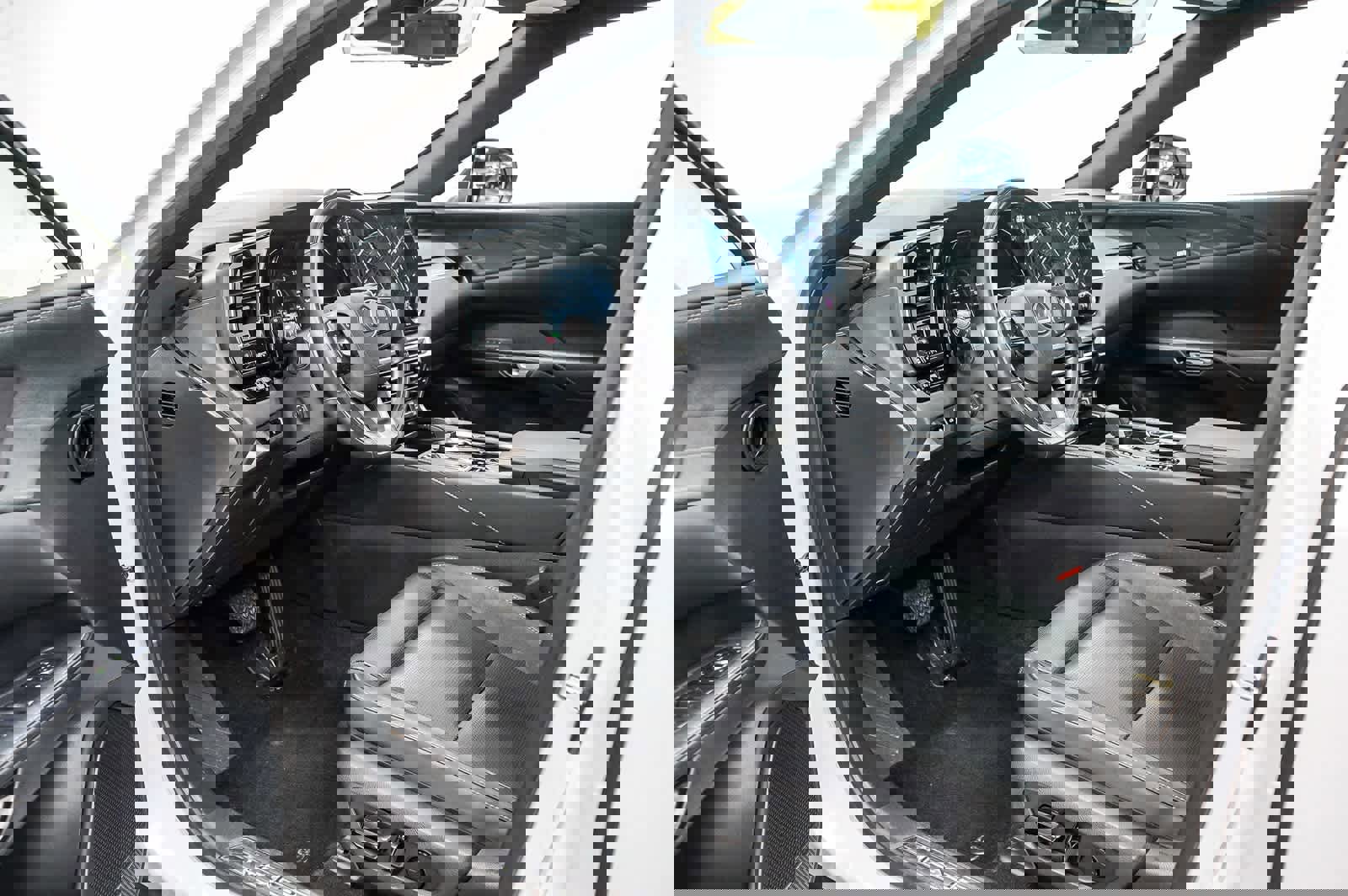 Used 2025 Lexus RX 450h Luxury w/ Convenience Package image 17