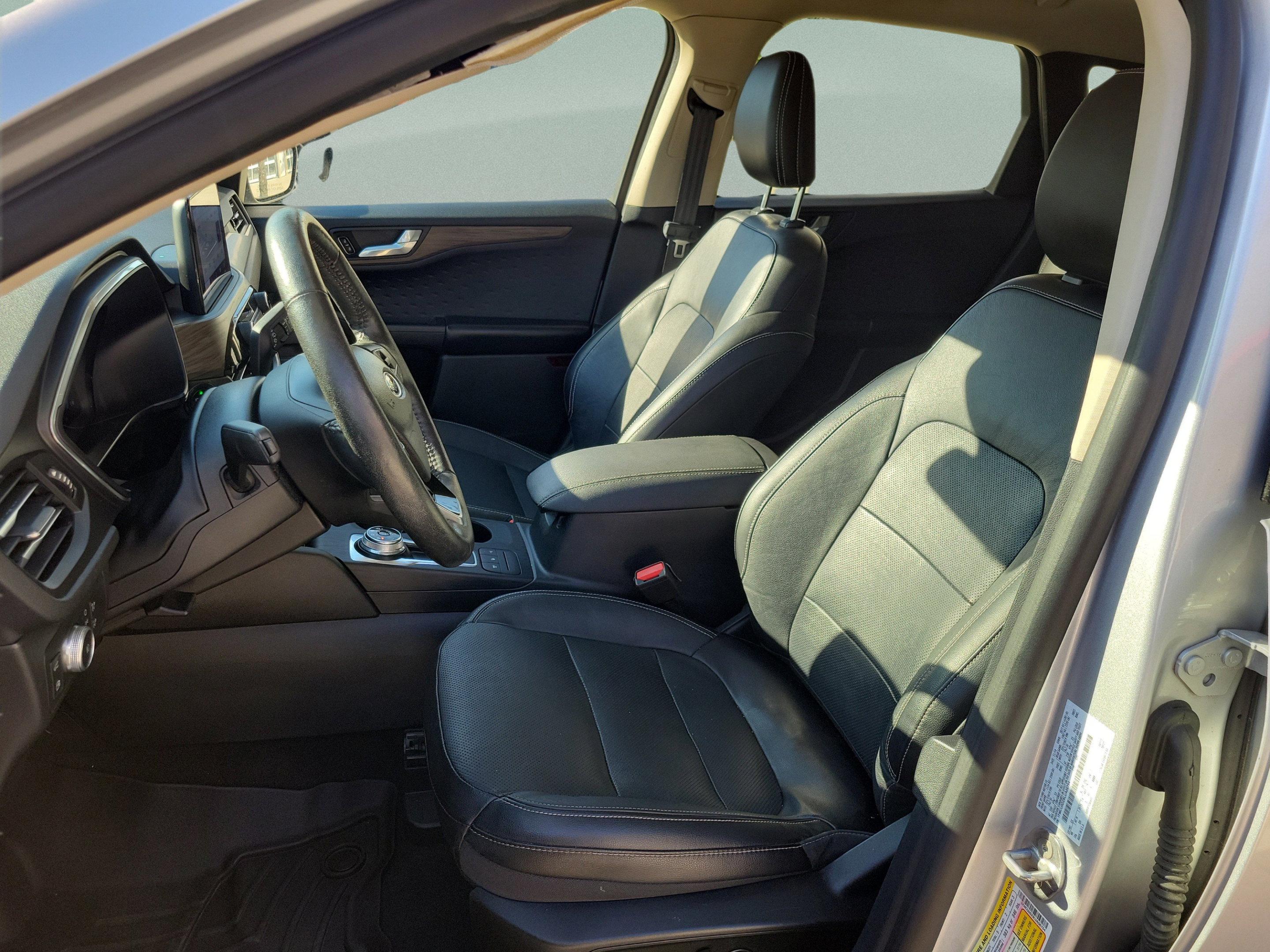 Used 2020 Ford Escape Titanium FWD image 9