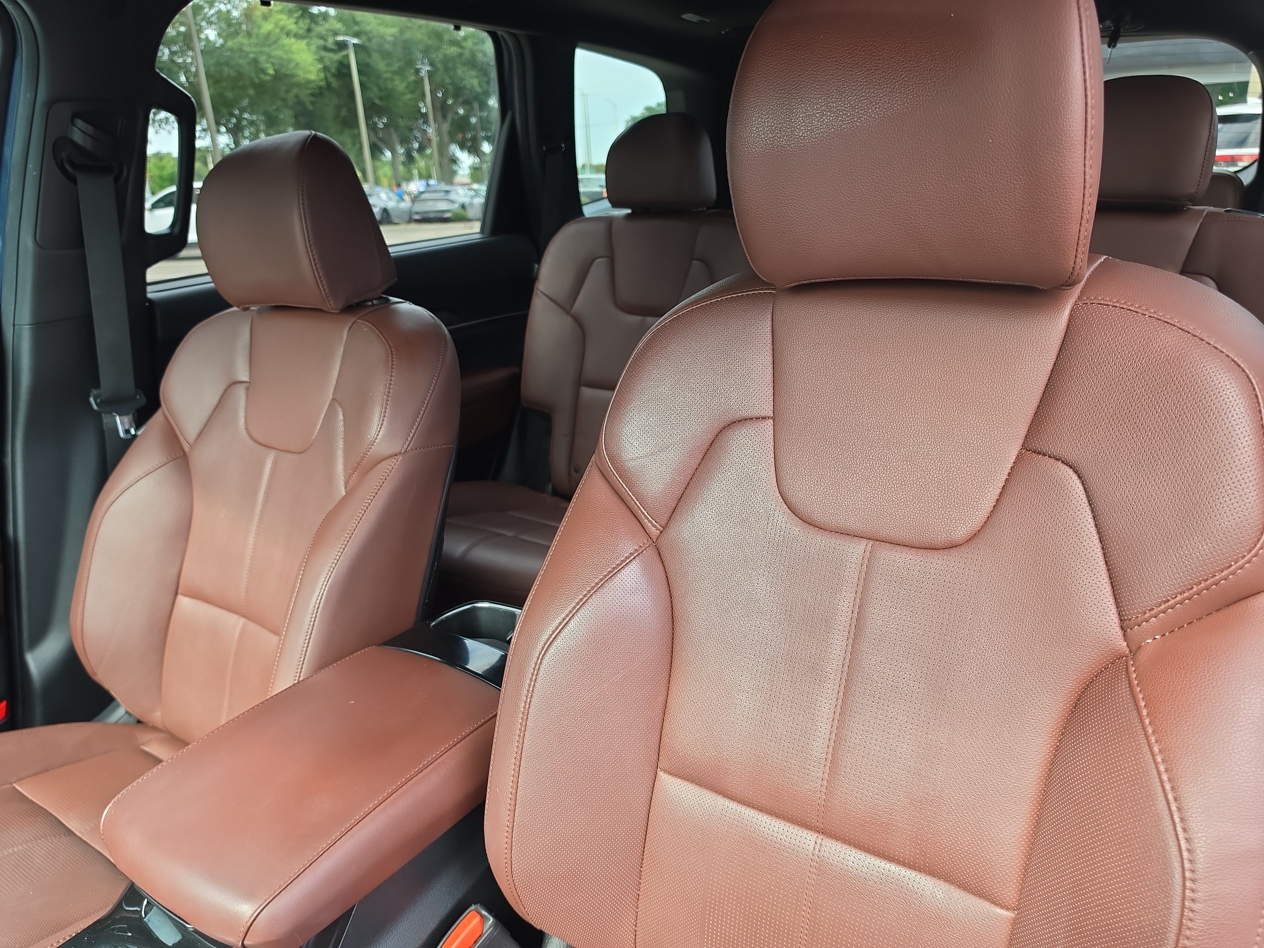Used 2024 Kia Telluride SX w/ Towing Package FWD image 23
