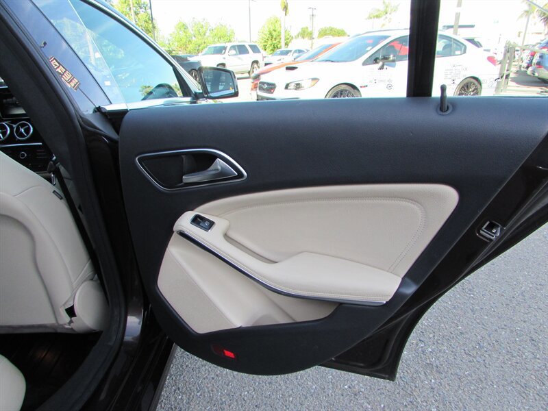 Used 2015 Mercedes-Benz CLA 250 image 29