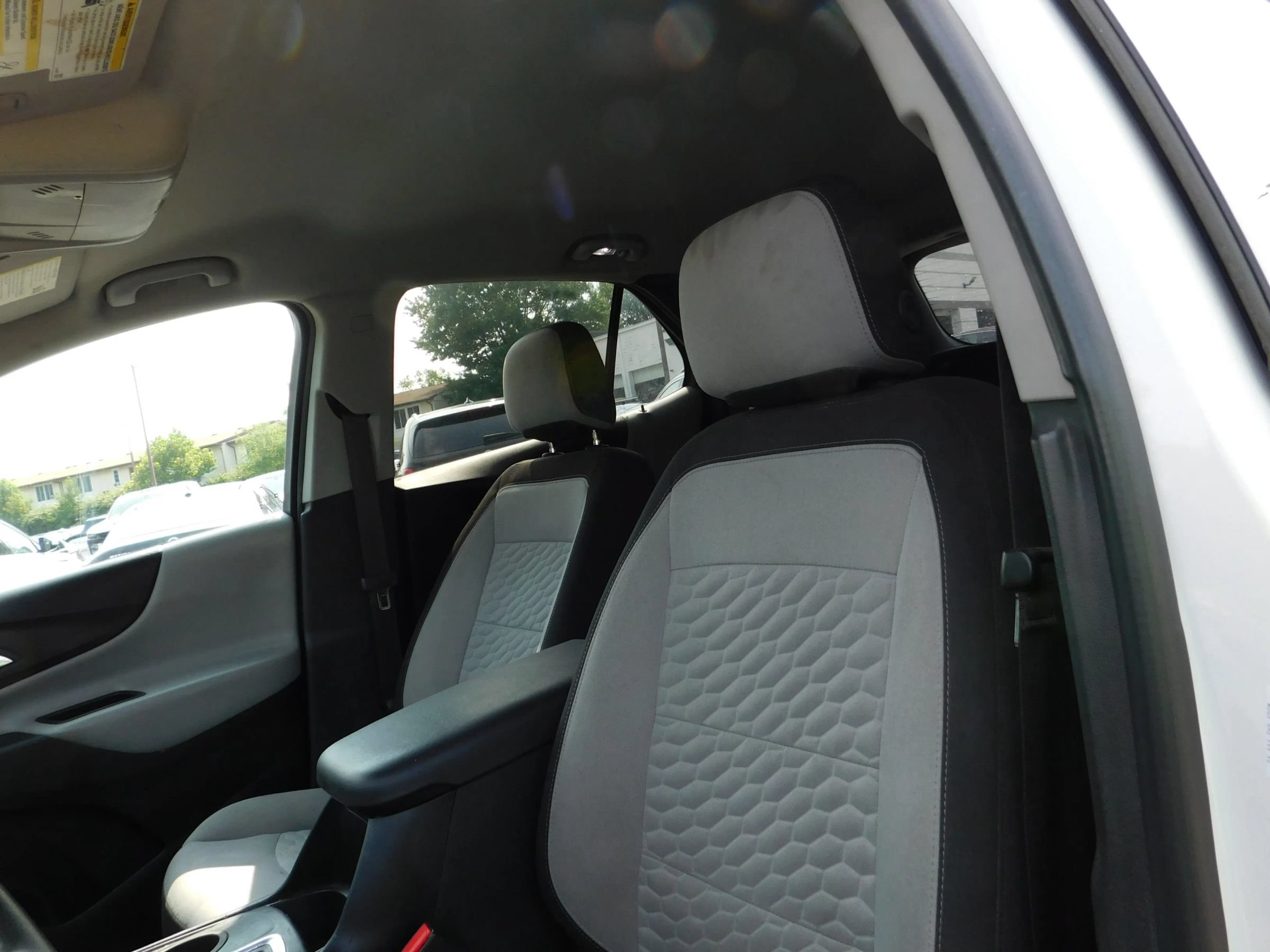 Used 2018 Chevrolet Equinox LS AWD/4WD image 16