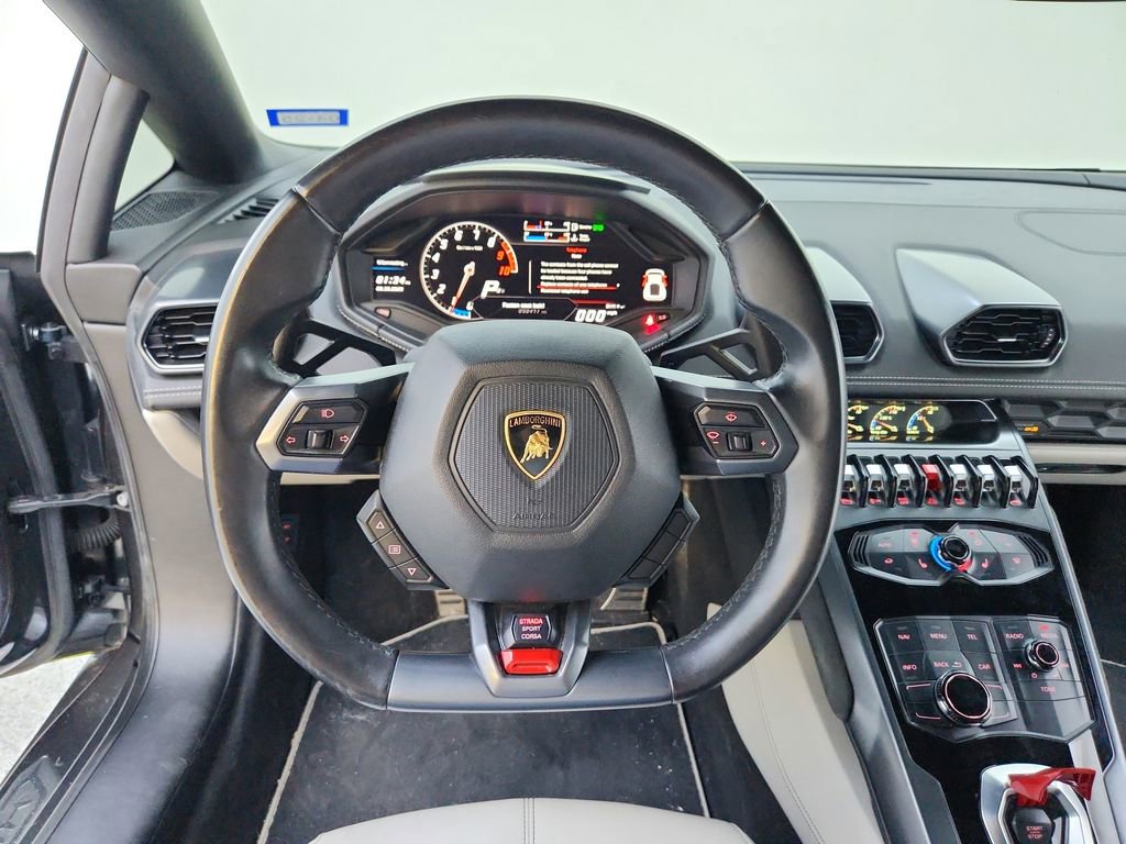 Used 2015 Lamborghini Huracan LP 610-4 image 35