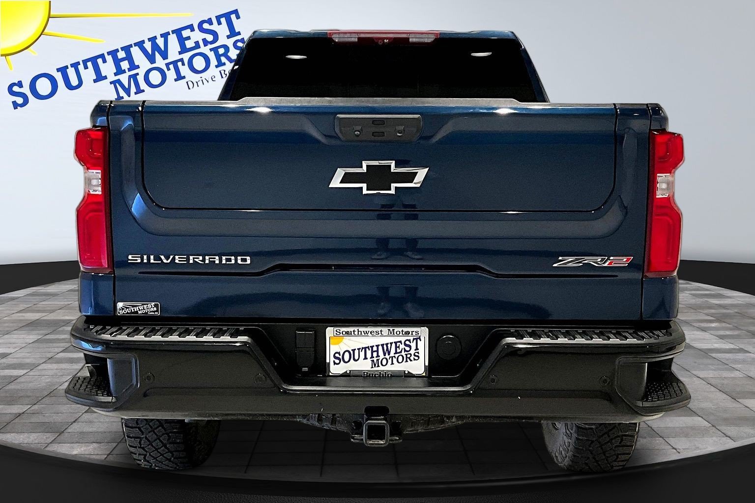 Used 2023 Chevrolet Silverado 1500 ZR2 w/ Technology Package AWD/4WD image 5